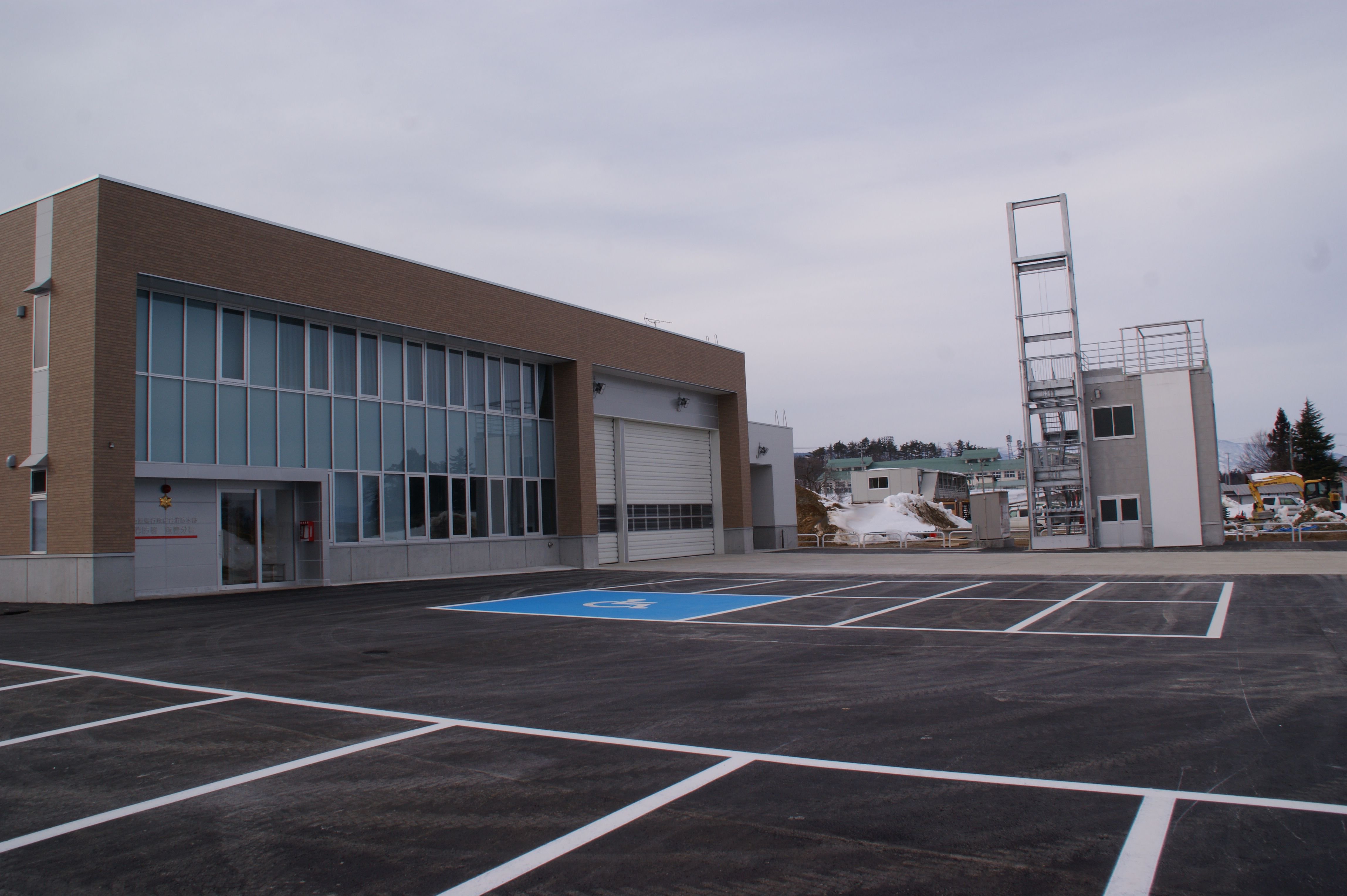 ���ֻ�����ȹ���ɽ���˭ʬ��ģ�˷��߹���������