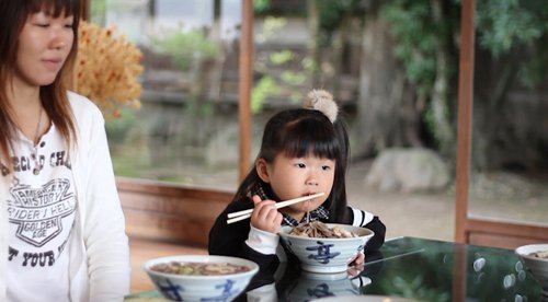 ほのぼのCM・冷たい肉そば：画像