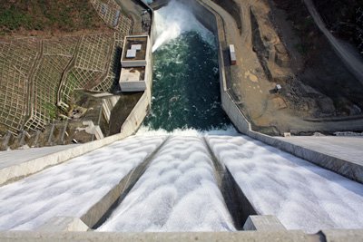 【100年に１度の光景〜長井ダム最高水位到達！】：画像