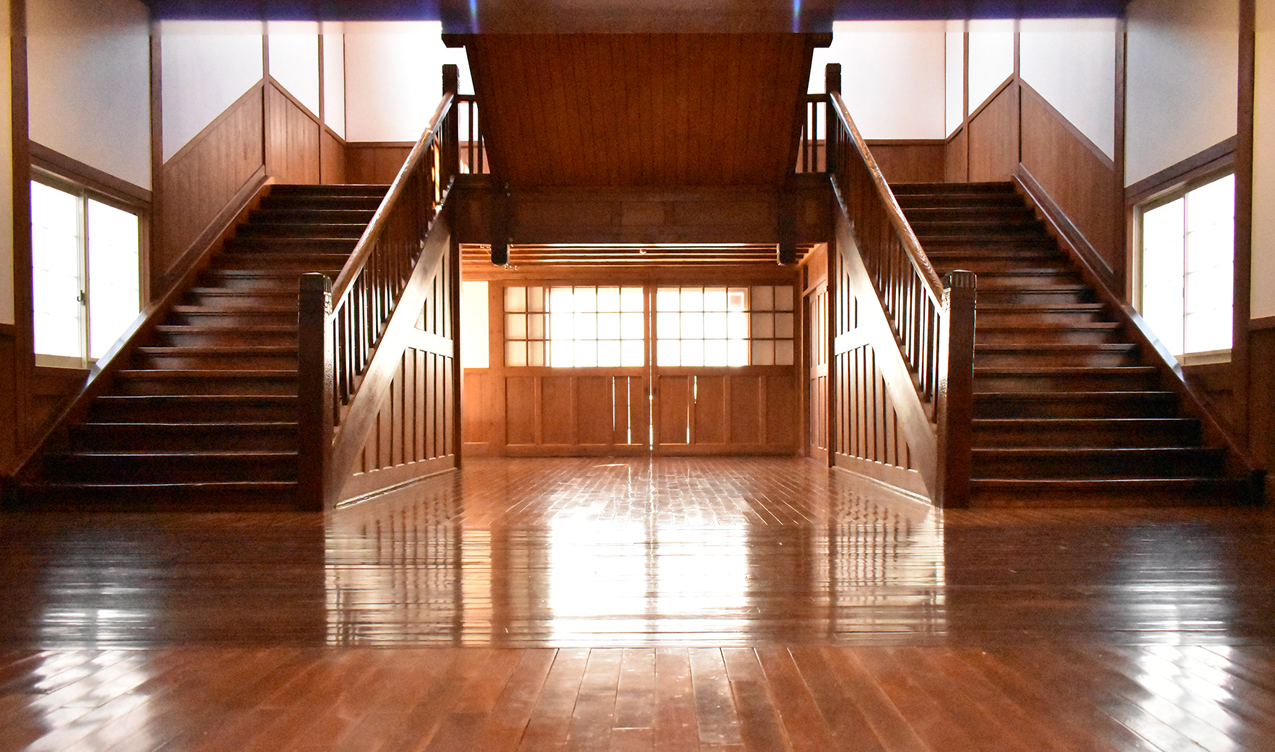 旧長井小学校第一校舎 大階段