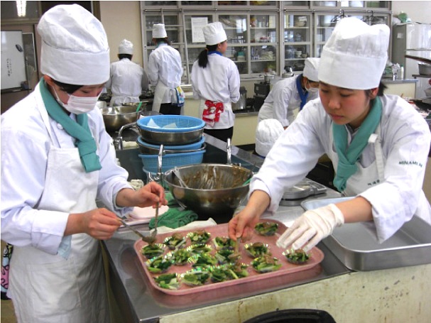 山辺高等学校食物科と連携した配食サービス1